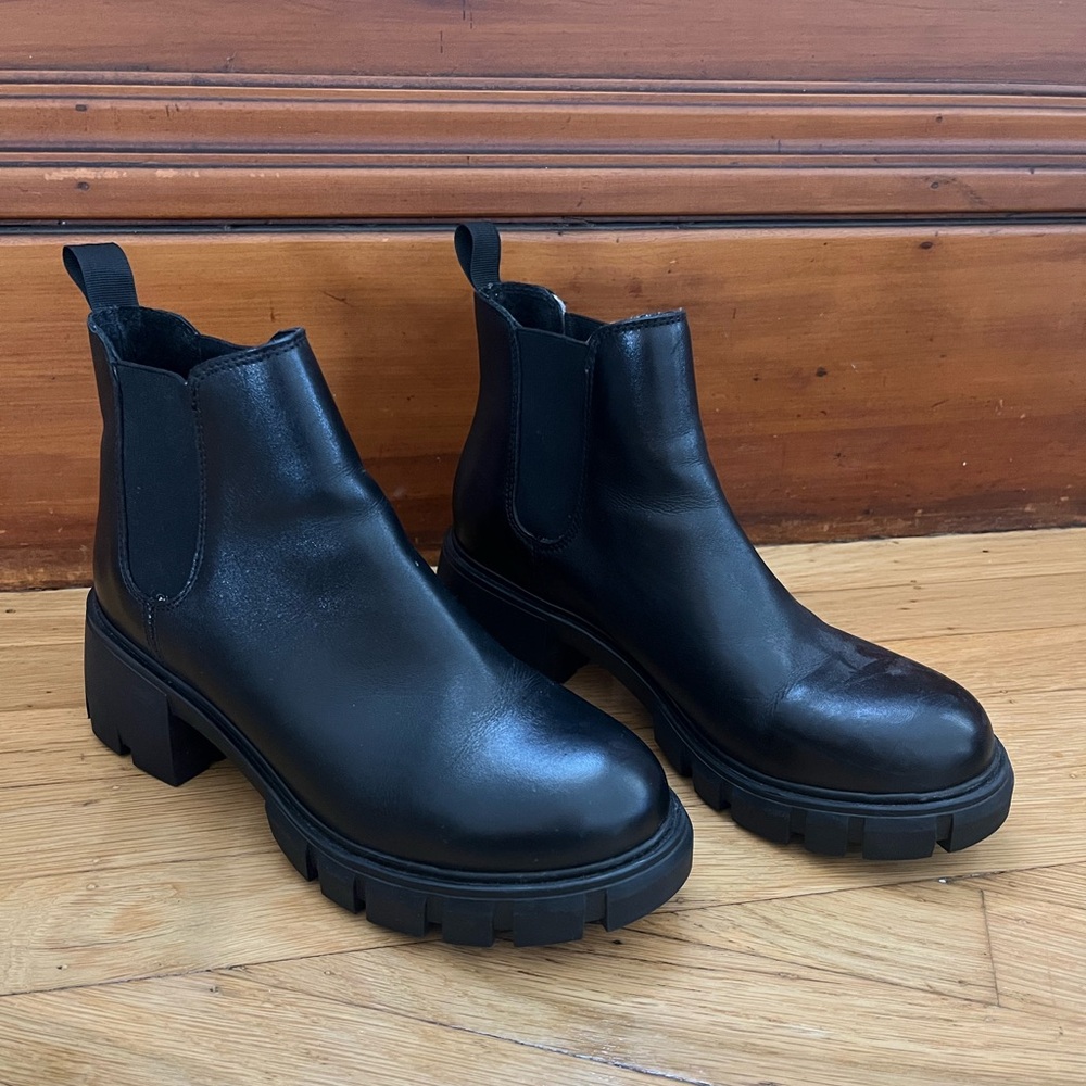 Steve Madden Black Leather Chelsea Boot